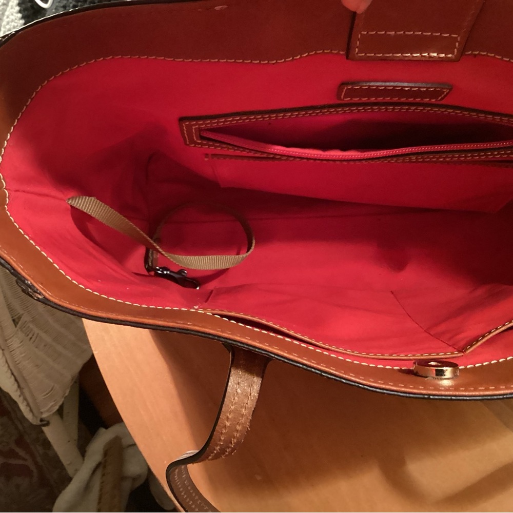 Dooney &  Bourke white leather large tote.  Exc. condition. - Picture 6 of 12